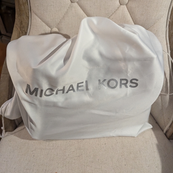 NWT Michael Kors Teagan Shoulder Bag - Picture 15 of 15
